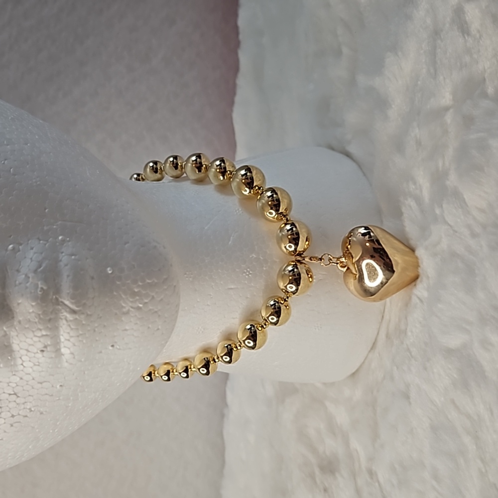 Women jewelery gold beads necklace with detachable heart pendant.